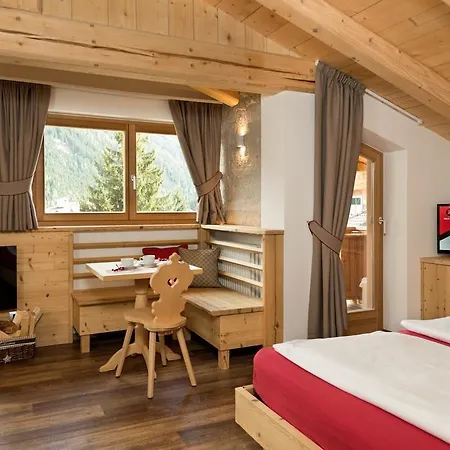 Hotel Garni Lastei 3*